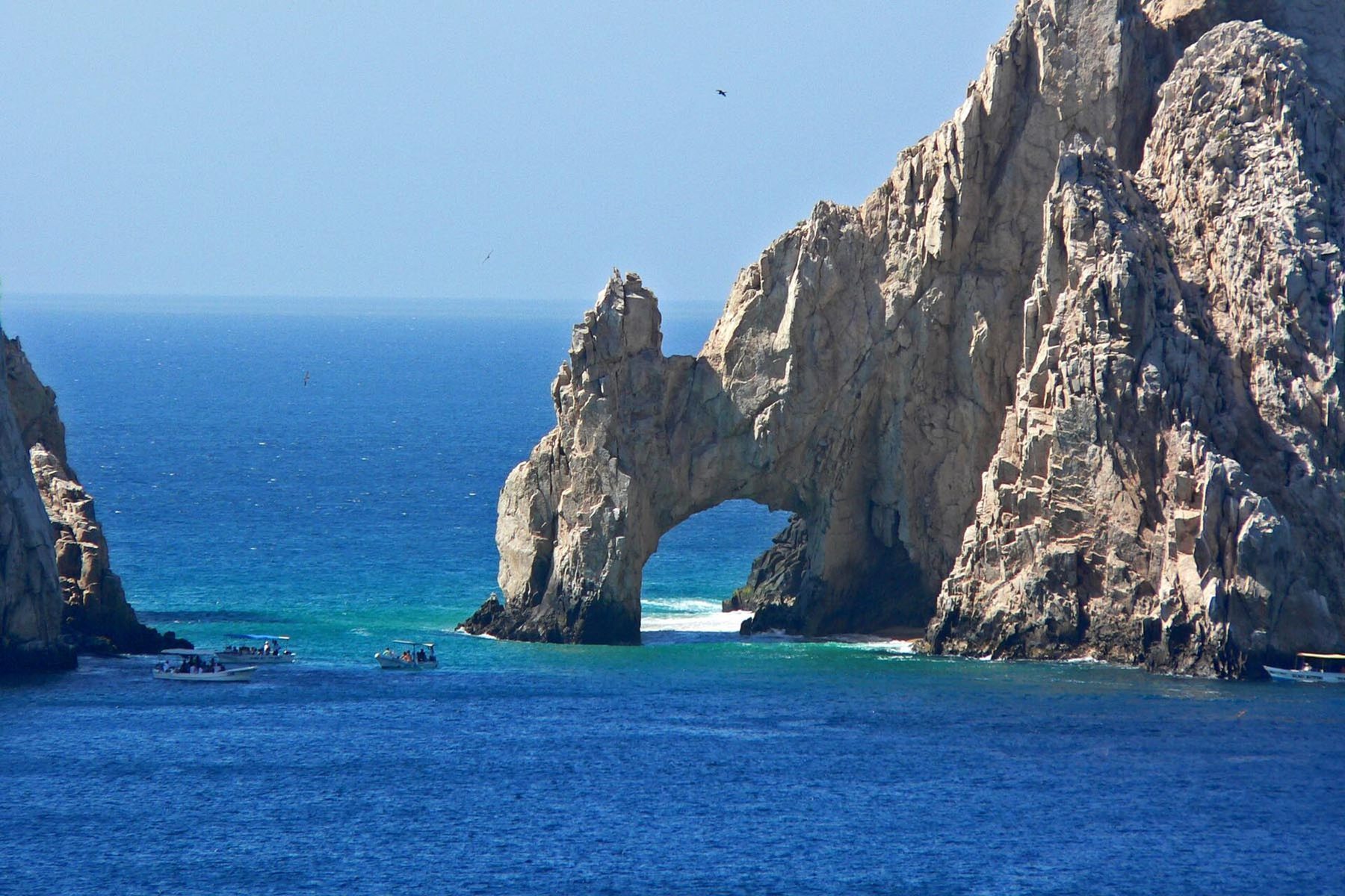 The Arch of Cabo San Lucas at Land's End — the iconic destination for arriving Canadian travelers