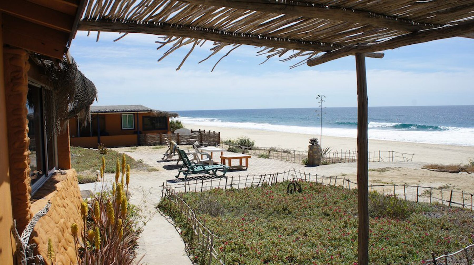 El Pescadero Pacific coast town popular with yoga and surf retreat visitors